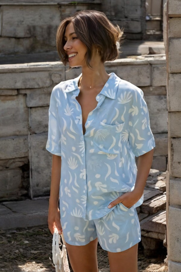 Eliza - Trendy set met overhemd en korte broek met omslagkraag
