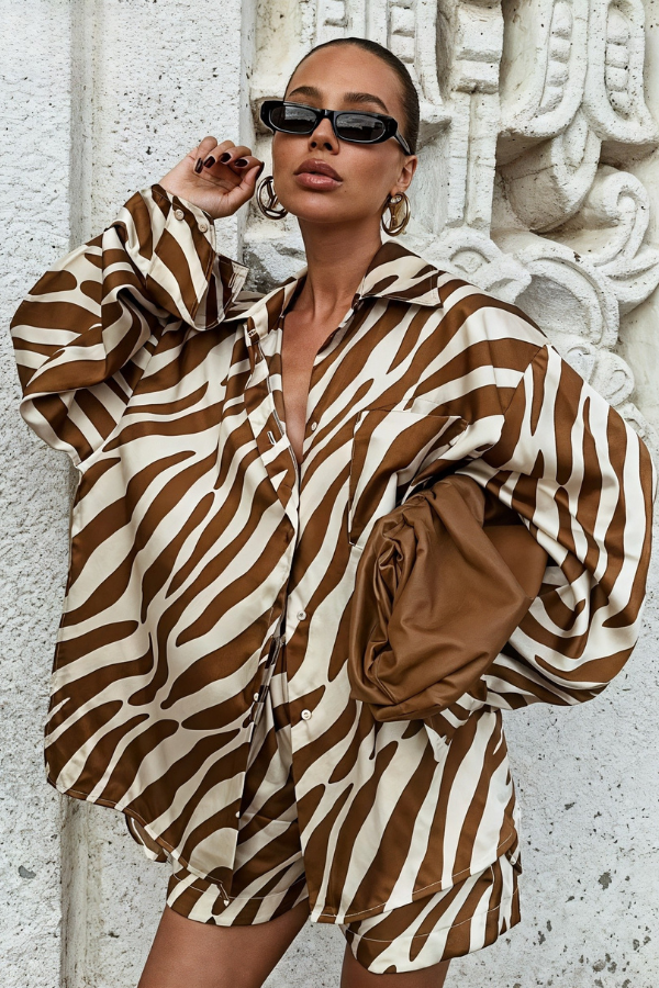 Talia - Set van luipaardprint shirt met lange mouwen en korte broek