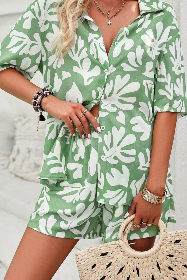 Carmen - Zomers bloemenprint shirt en shorts set